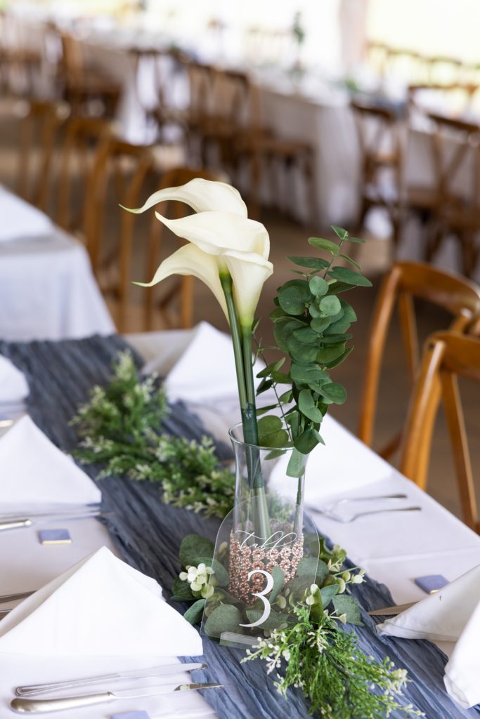 Elegant table centerpiece with white calla lily and greenery at Stout’s Island wedding in Wisconsin.