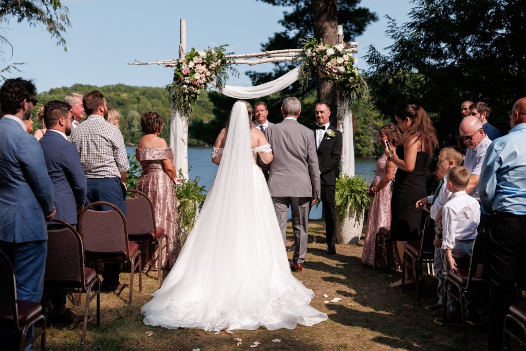 Bianca and Nick's Lakewoods Resort wedding ceremony, captured by Beau Petersen Photography, features a floral
