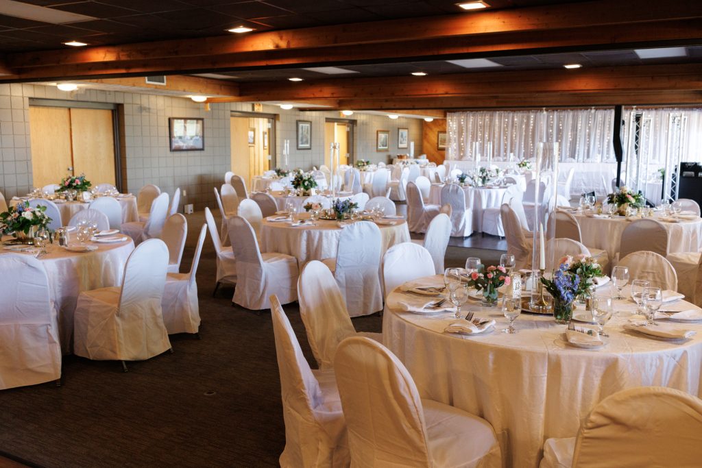 Beautifully decorated reception tables at Lakewoods Resort in Cable, Wisconsin, prepared for Bianca and Nick’s